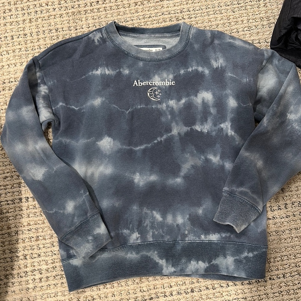 Abercrombie kids size 11/12 crew neck sweatshirt.